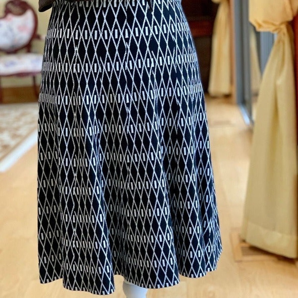 Sioni Black and White Geo Pattern Knit Fit & Flare Skirt Size Medium